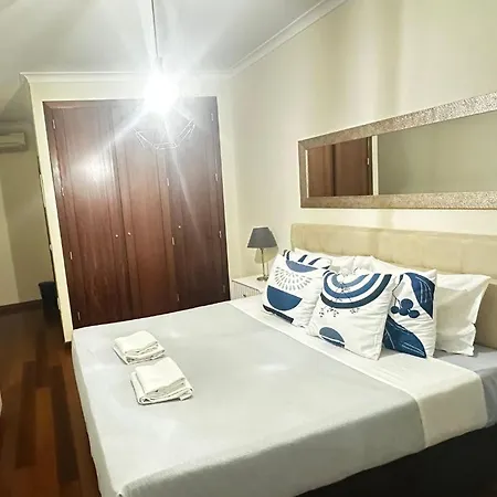 Deluxe 3 Bedroom Apartamento Bobadela